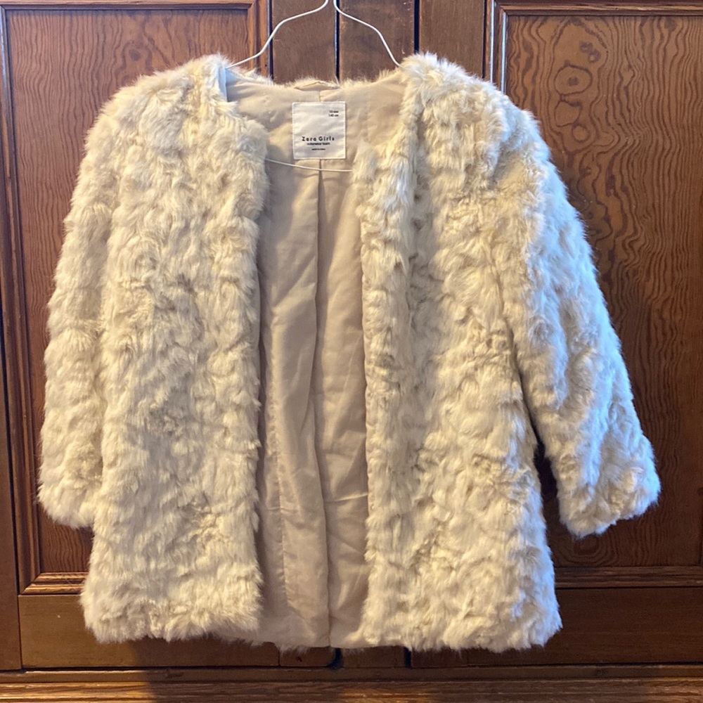 Zara girls’ ivory faux fur coat